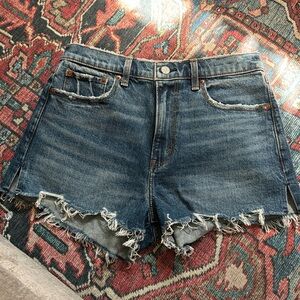 Abercrombie & Fitch Mom short High Rise - size 28